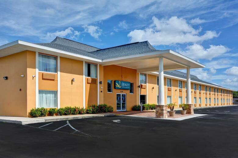 Hotel Quality Inn & Suites Heritage Park