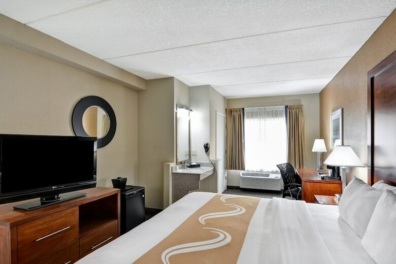 Hotel Quality Inn & Suites Heritage Park