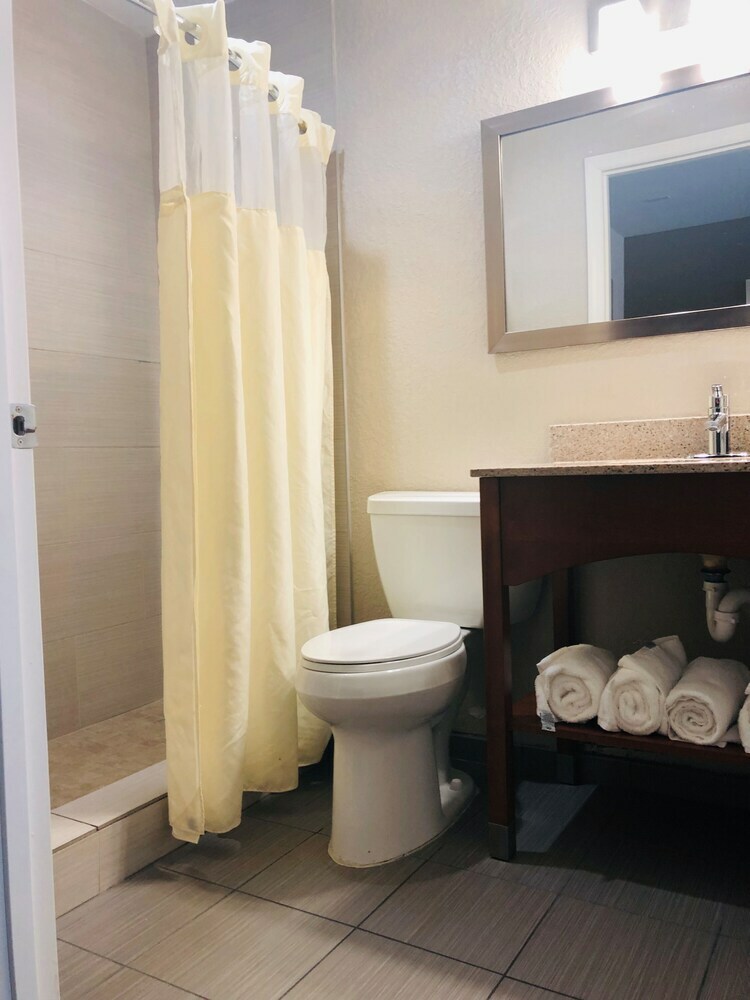 Hotel Quality Inn & Suites Heritage Park
