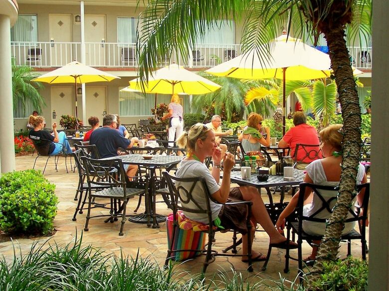Hotel Thunderbird Beach Resort
