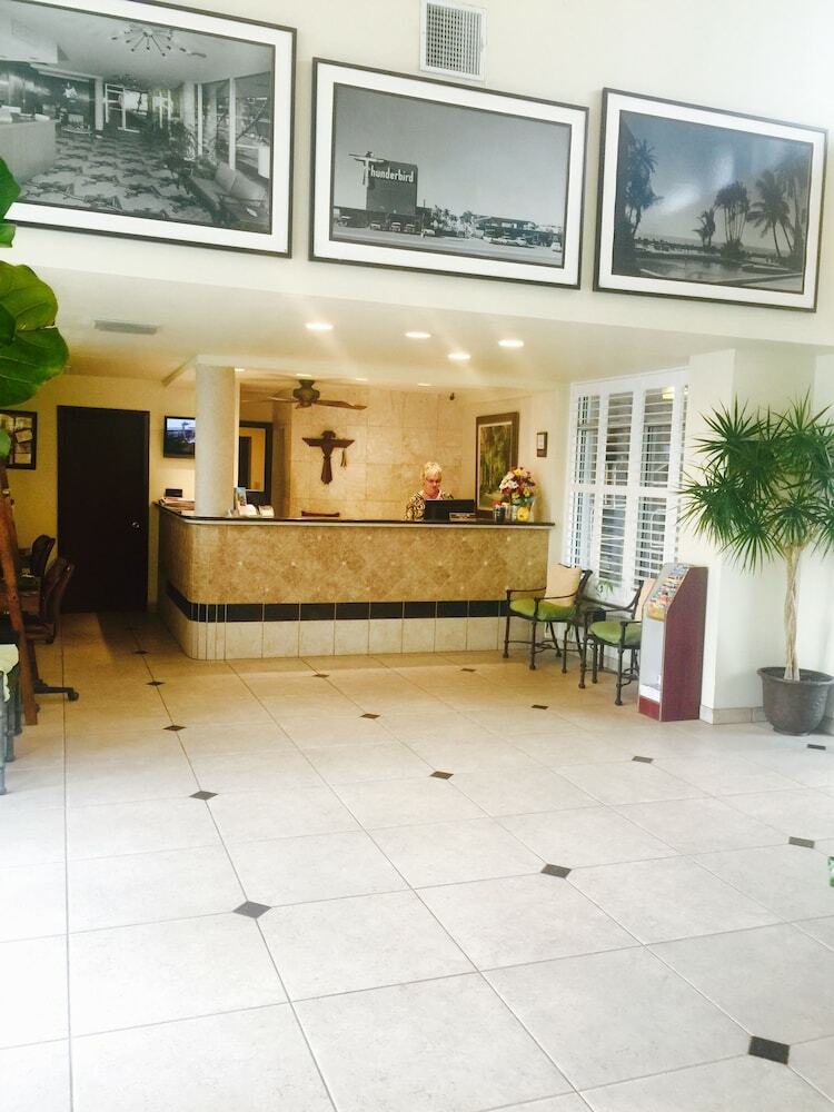 Hotel Thunderbird Beach Resort