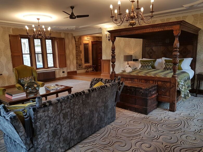 Hotel South Lodge