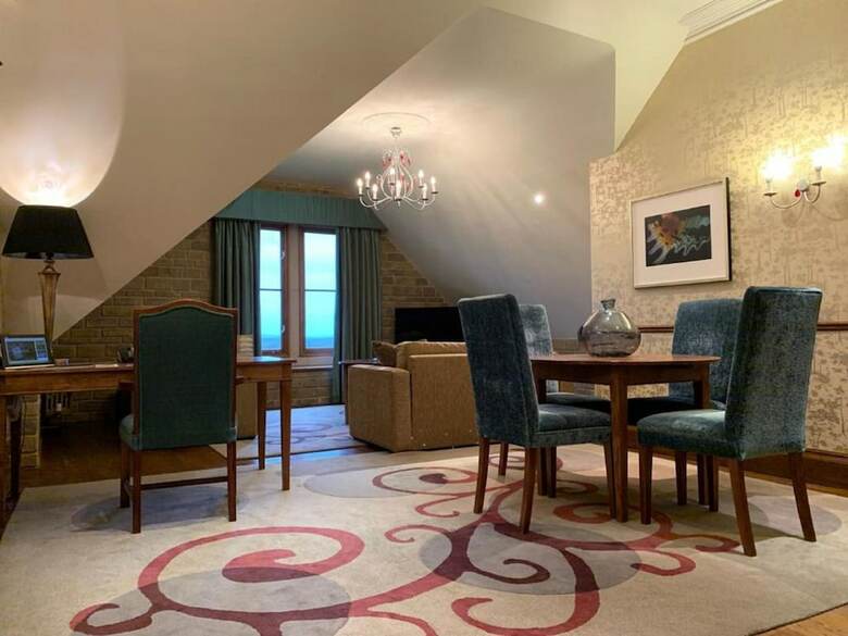 Hotel South Lodge