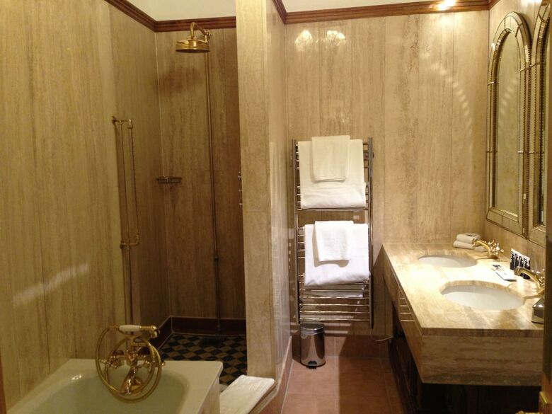 Hotel South Lodge