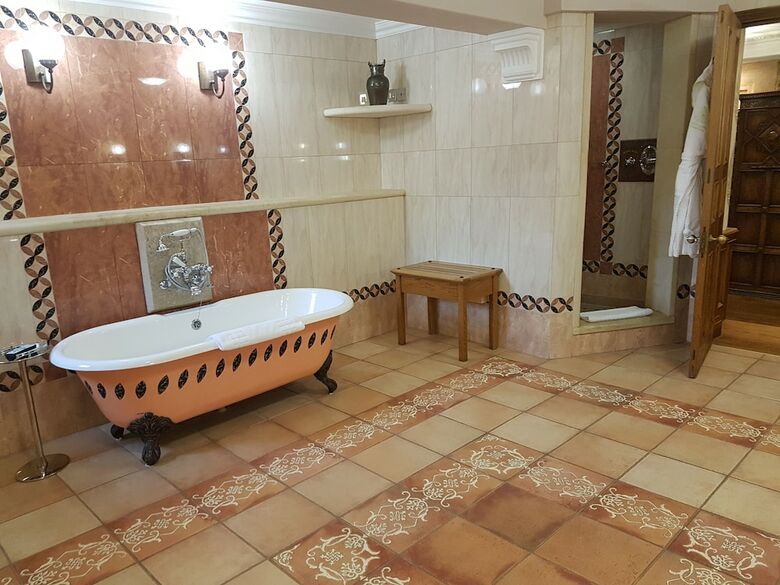 Hotel South Lodge