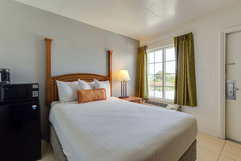 Pierview Hotel & Suites