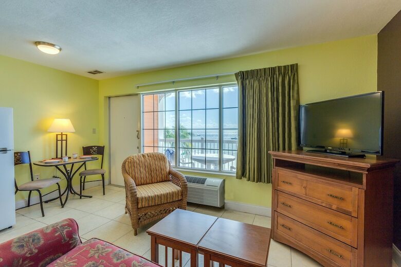 Pierview Hotel & Suites