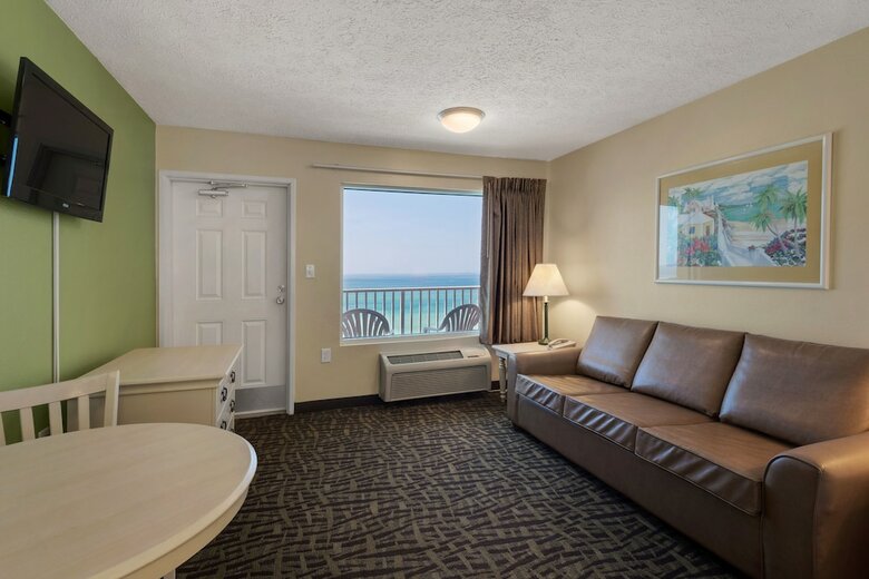 Hotel Beachcomber By The Sea