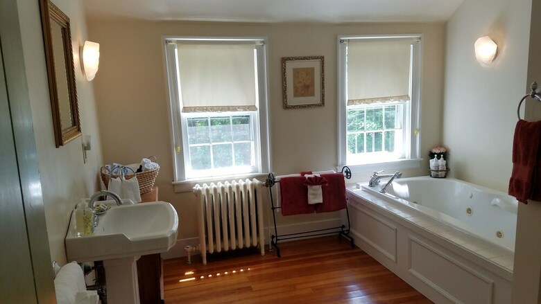 Bed & Breakfast Centennial House
