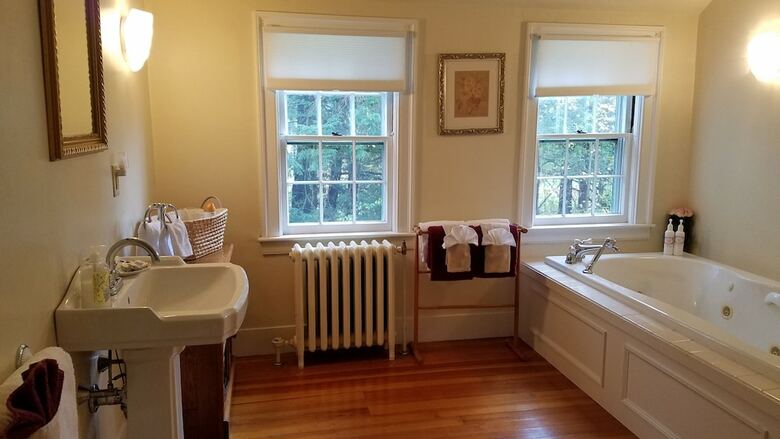 Bed & Breakfast Centennial House
