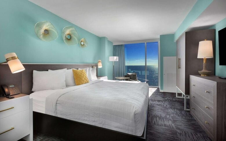 Hotel Crown Reef Beach Resort And Waterpark