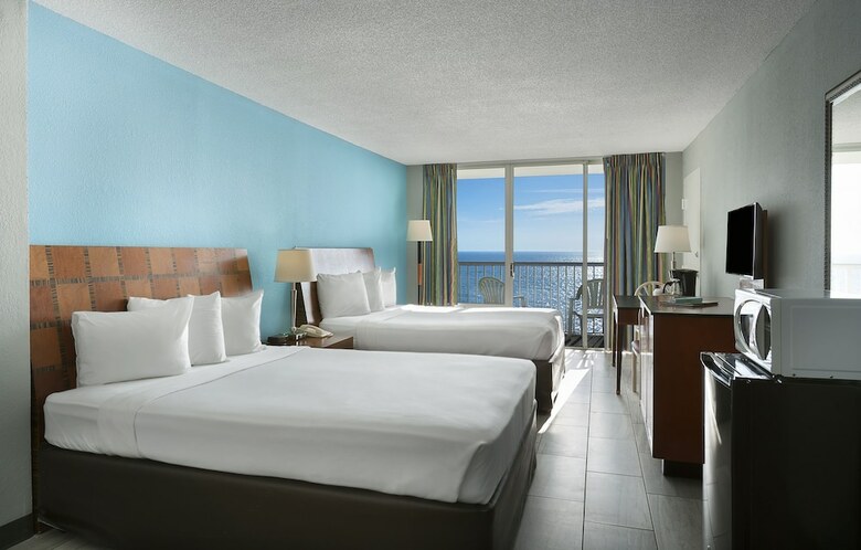 Hotel Crown Reef Beach Resort And Waterpark