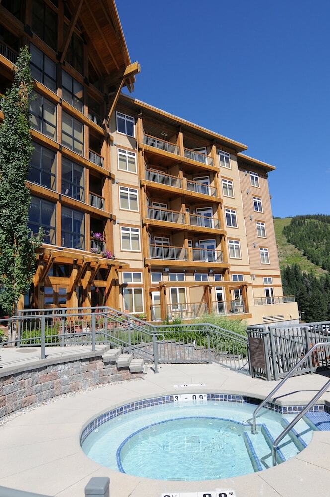 Schweitzer Mountain Resort - White Pine Lodge