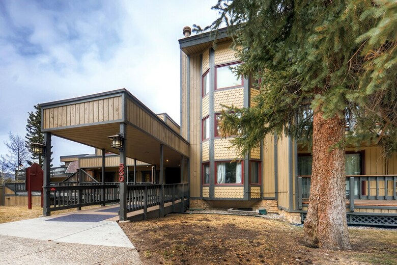 Atrium Condominiums
