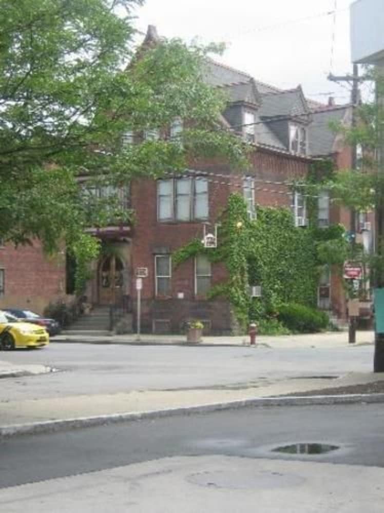 Bed & Breakfast Olde Judge Mansion
