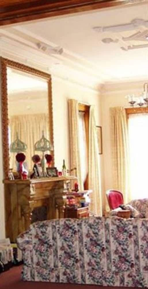 Bed & Breakfast Olde Judge Mansion