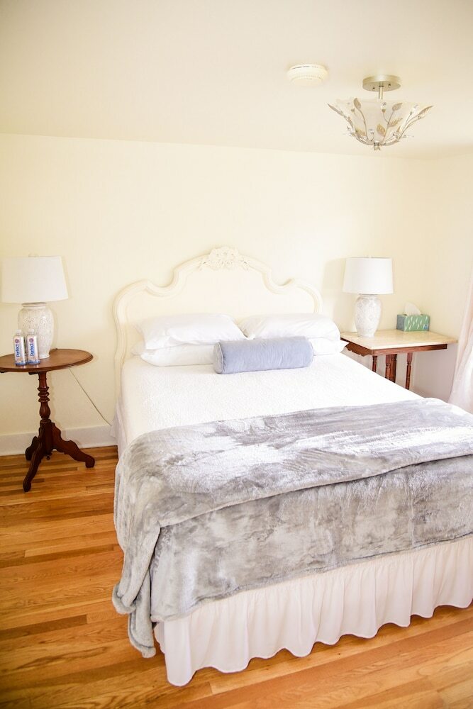 Azalea Inn Bed & Breakfast
