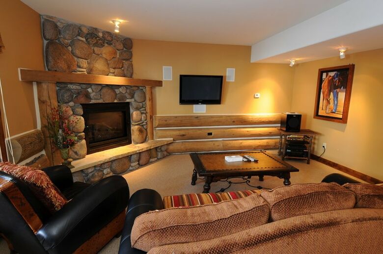 Powder Ridge Cabins At Big Sky Resort