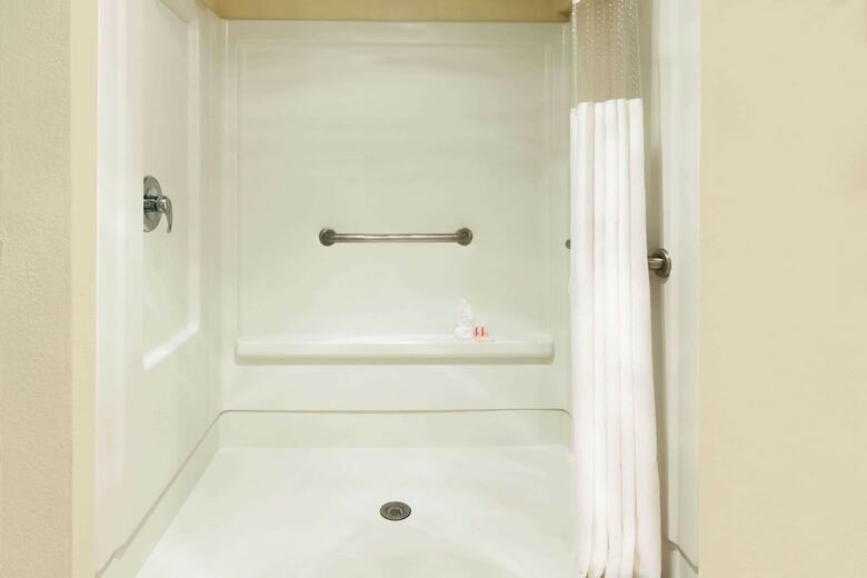 Hotel Howard Johnson By Wyndham Arlington Ballpark / Six Flags