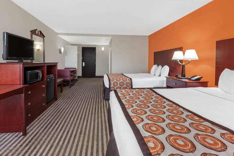 Hotel Howard Johnson By Wyndham Arlington Ballpark / Six Flags