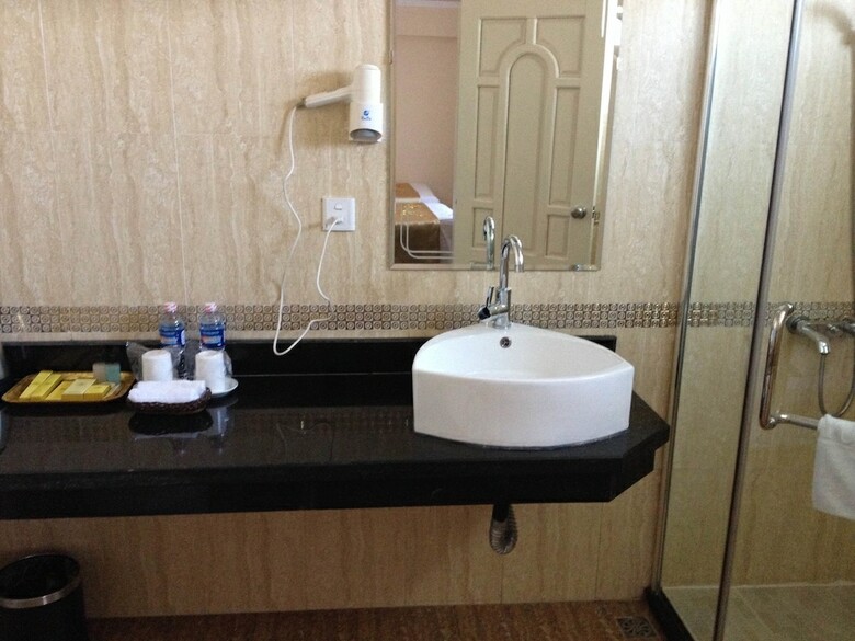 Classic Hoang Long Hotel
