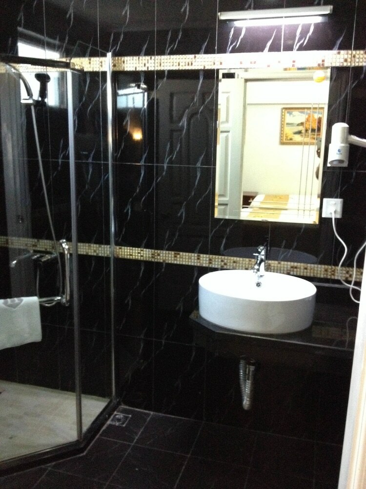 Classic Hoang Long Hotel