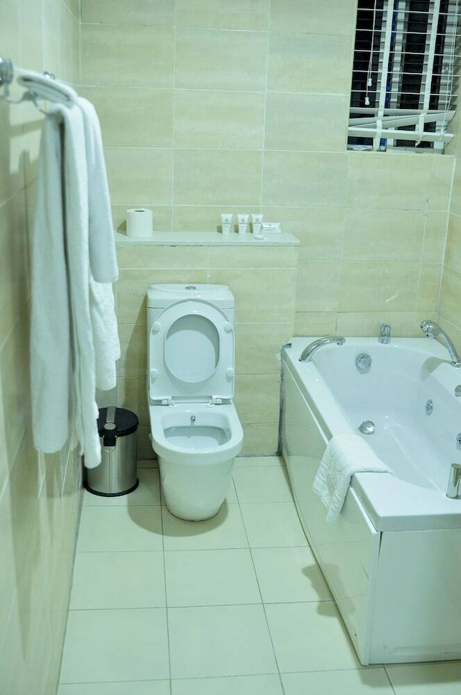 Hotel Caledonian Suites