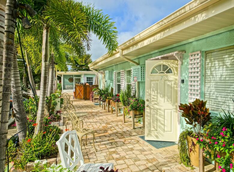 Hotel Haley's Couples Retreat