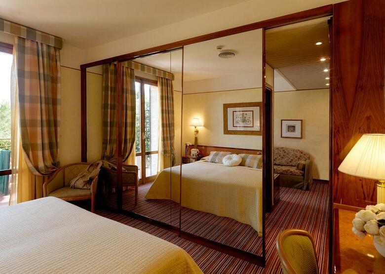 Relais Santa Chiara Hotel