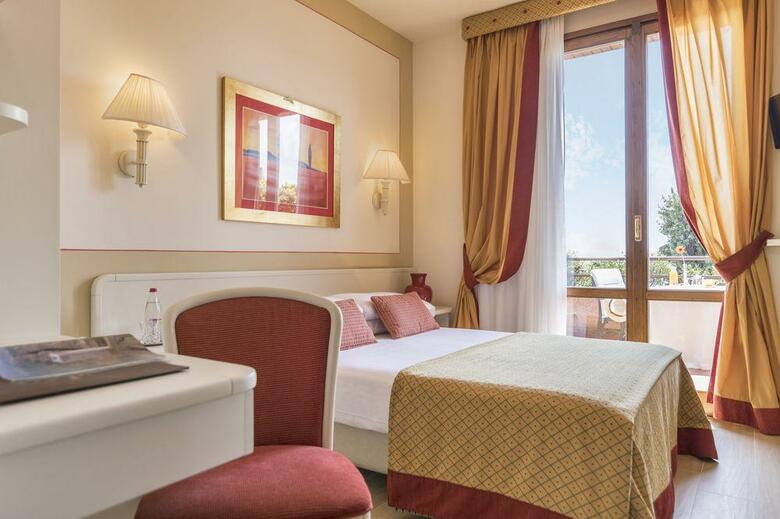 Relais Santa Chiara Hotel