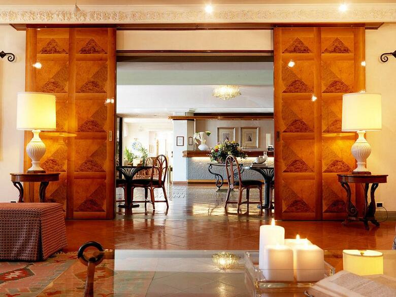 Relais Santa Chiara Hotel