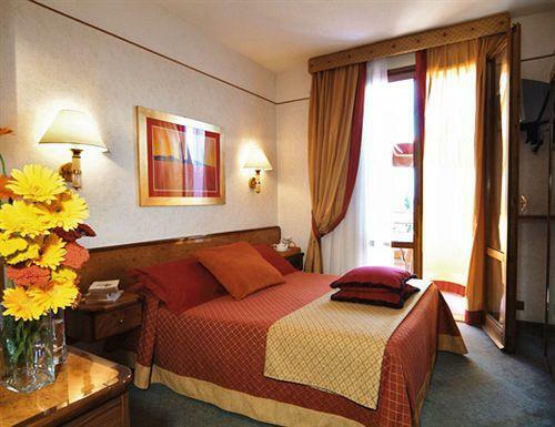Relais Santa Chiara Hotel