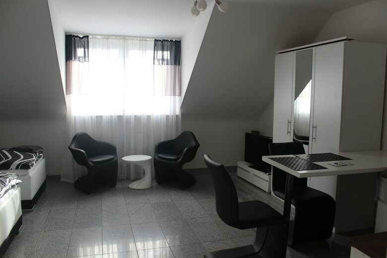 Lipp Apartments