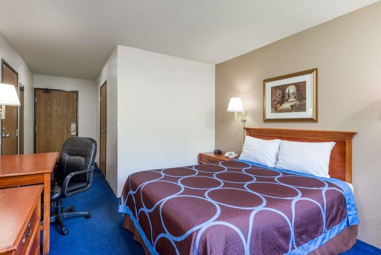 Hotel Super 8 By Wyndham Delmont