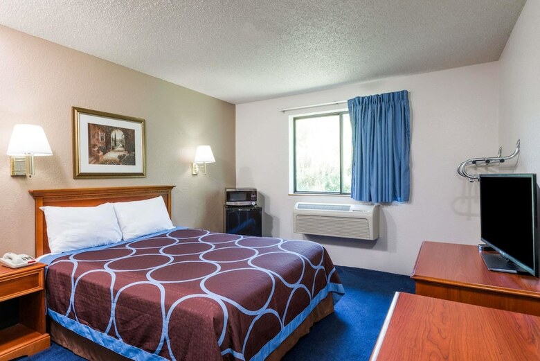 Hotel Super 8 By Wyndham Delmont