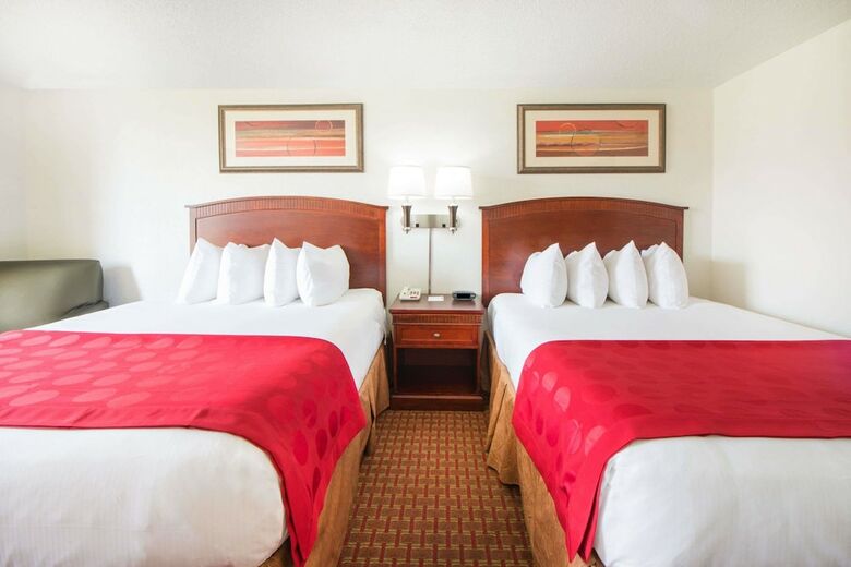 Hotel Ramada By Wyndham Enid
