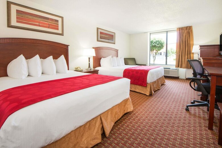 Hotel Ramada By Wyndham Enid