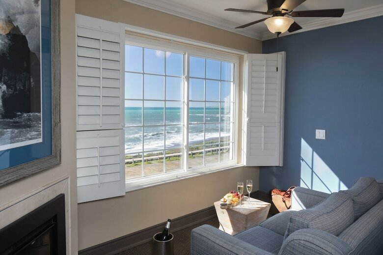Hotel Sand Pebbles Inn