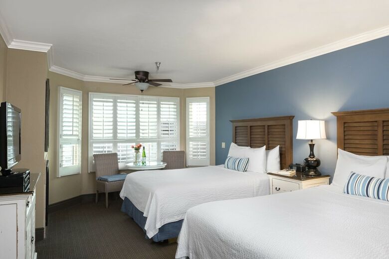 Hotel Sand Pebbles Inn