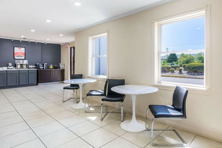 Hotel Econo Lodge Inn & Suites