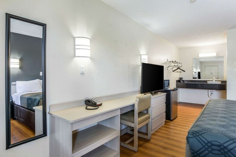 Hotel Econo Lodge Inn & Suites
