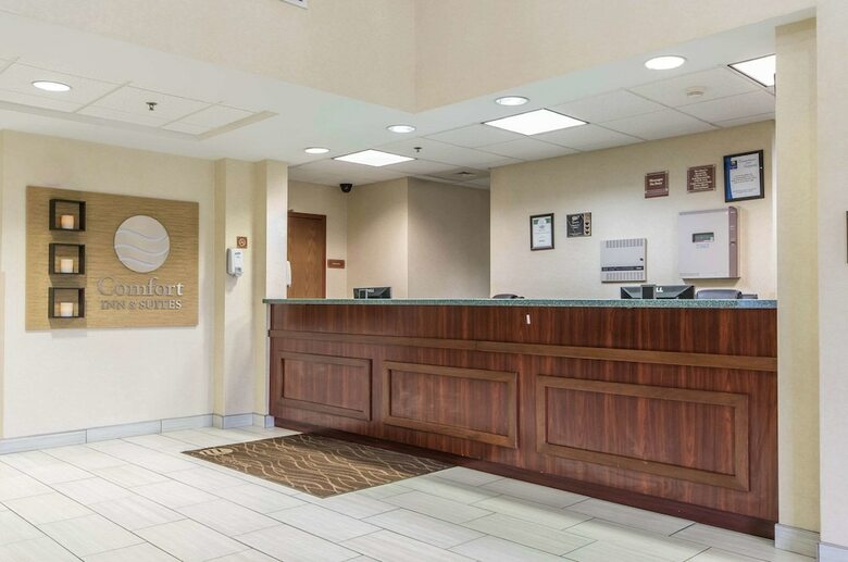 Hotel Comfort Inn & Suites