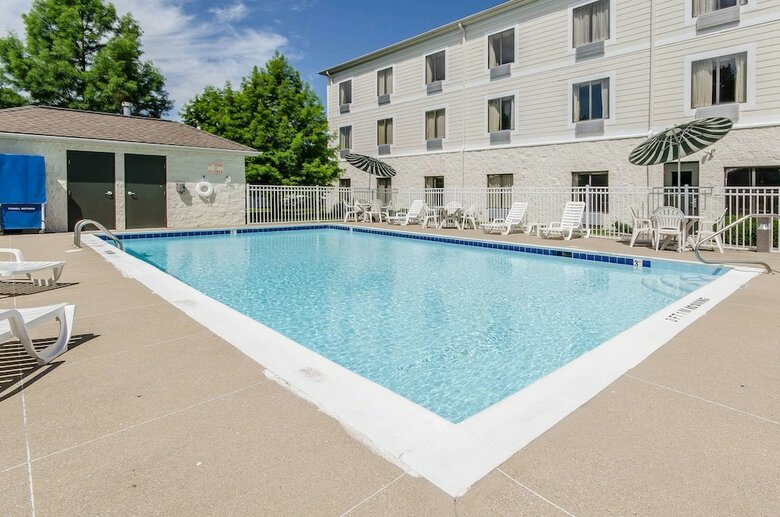 Hotel Comfort Inn & Suites