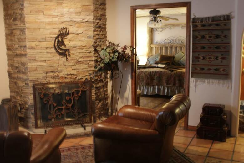 Hotel Adobe Village Inn