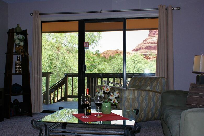 Hotel Adobe Village Inn
