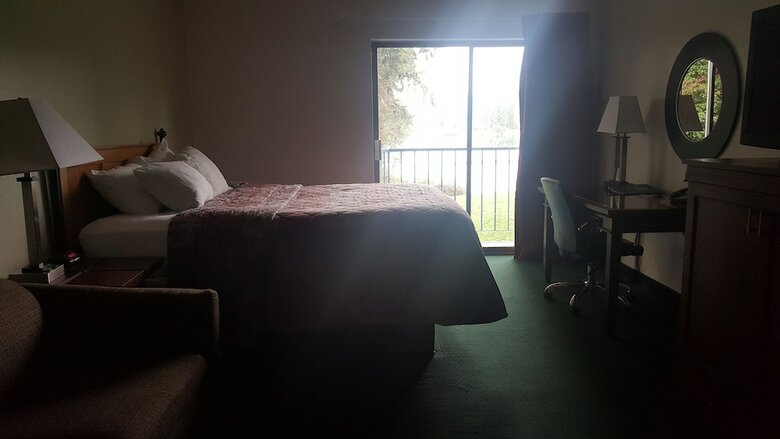 Hotel Oyster Bay Inn & Suites