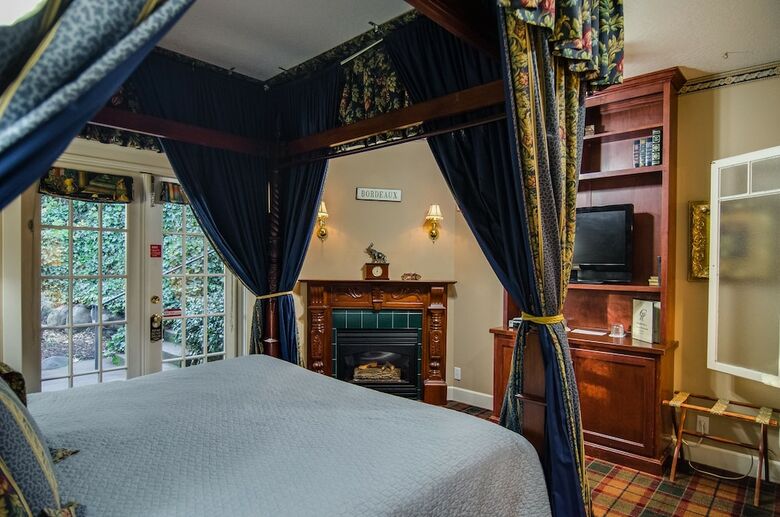 Bed & Breakfast Campbell House Inn