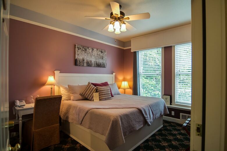 Bed & Breakfast Campbell House Inn