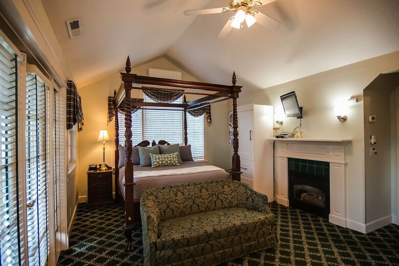 Bed & Breakfast Campbell House Inn