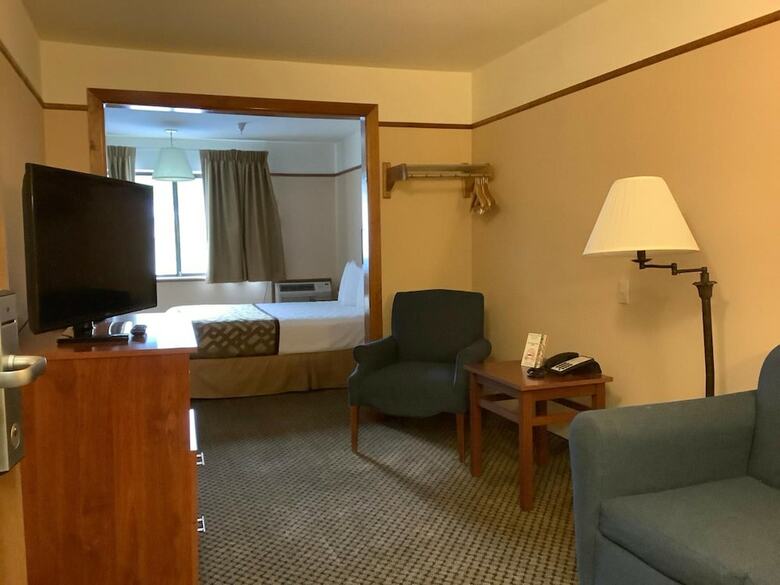 Hotel Luxury Inn And Suites